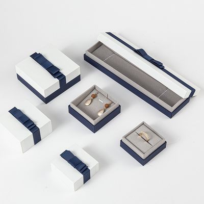 Emballage de cadeau de maquillage d'impression offset avec la poignée de ruban