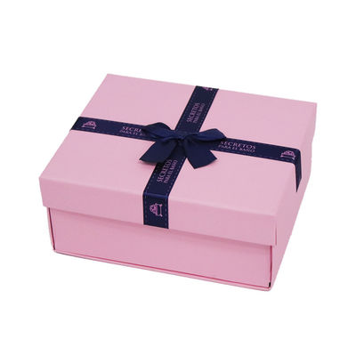 Boîte-cadeau d'ISO9001 Matte Lamination Pink Flat Packed avec l'ornement 20*18*7.7cm d'arc