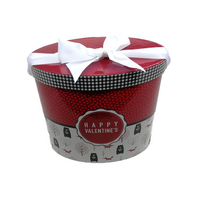 Le couvercle en deux pièces de Valentine heureux outre du boîte-cadeau de papier rigide avec le ruban