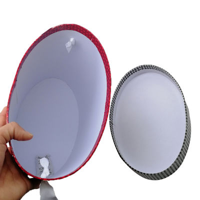 Le couvercle en deux pièces de Valentine heureux outre du boîte-cadeau de papier rigide avec le ruban