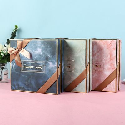 Trois couleurs ajustent l'emballage rigide de boîte d'épaule pour le cadeau de surprise