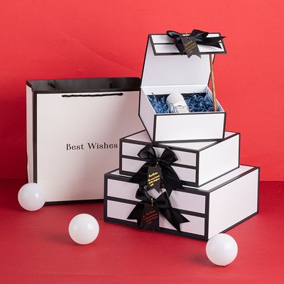 Boîte-cadeau magnétiques blancs rigides de carton avec Rim And Ribbon Bow noir