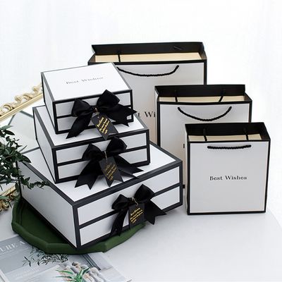 Boîte-cadeau magnétiques blancs rigides de carton avec Rim And Ribbon Bow noir