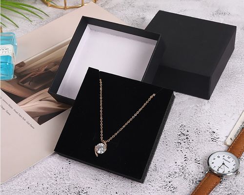 Boîte à bijoux de papier noire avec l'emballage de boîte de collier d'anneau de carton de tiroirs