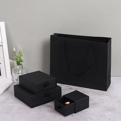 Boîte à bijoux de papier noire avec l'emballage de boîte de collier d'anneau de carton de tiroirs