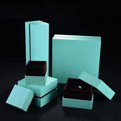 Boîtes à bagues en carton en deux parties sur mesure avec lèvre de couleur noire