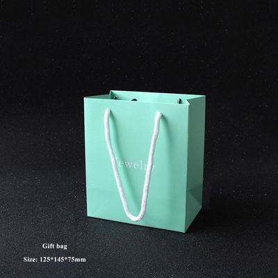 Les boîtes à bijoux de empaquetage faites sur commande de carton pour des colliers épaulent le type avec la doublure de velours