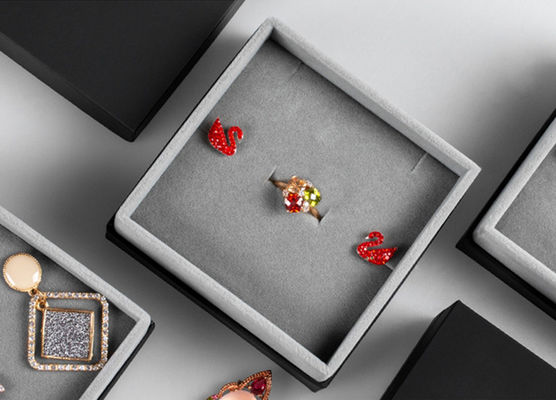 Boîtes de empaquetage de Grey Velvet Lined Cardboard Jewelry avec Logo Printing personnalisable