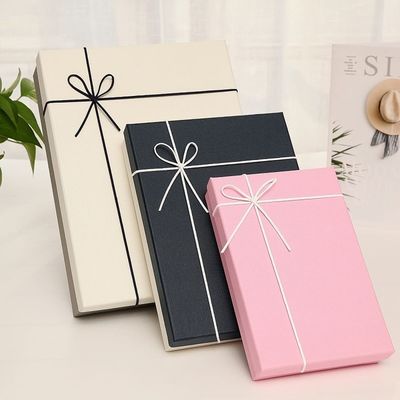 Le multiple colore le boîte-cadeau de papier rigide