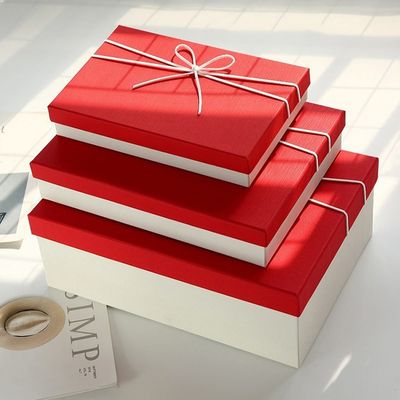 Le multiple colore le boîte-cadeau de papier rigide