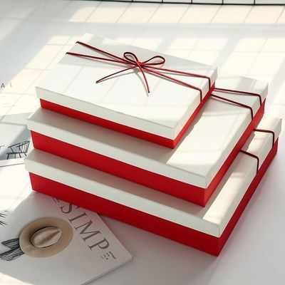 Le multiple colore le boîte-cadeau de papier rigide