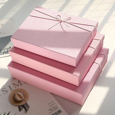 Le multiple colore le boîte-cadeau de papier rigide
