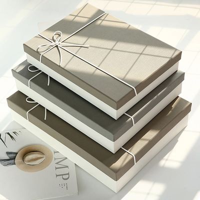Le multiple colore le boîte-cadeau de papier rigide