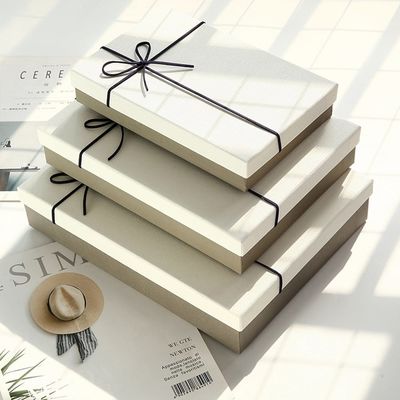 Le multiple colore le boîte-cadeau de papier rigide