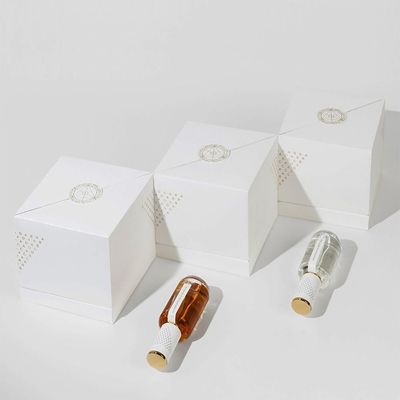 Les boîte-cadeau cubiques magnétiques de parfum, boîte-cadeau de porte à deux battants ont adapté la taille aux besoins du client
