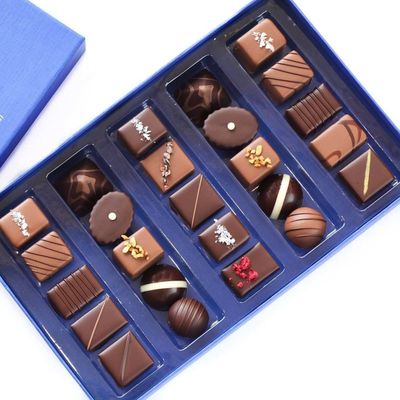 Le chocolat de luxe universel de bleu marine enferme dans une boîte empaquetant, les boîtes vides à truffe adaptées aux besoins du client