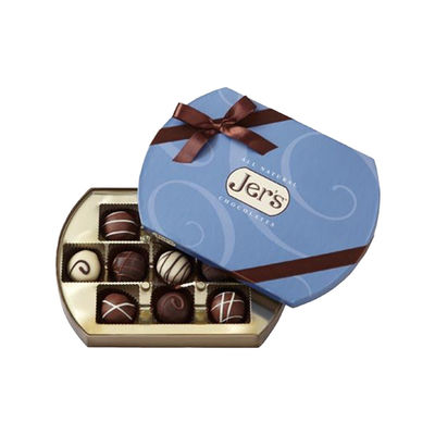 L'emballage elliptique de cadeau de chocolat de truffe de forme enferme dans une boîte le plateau intérieur démontable