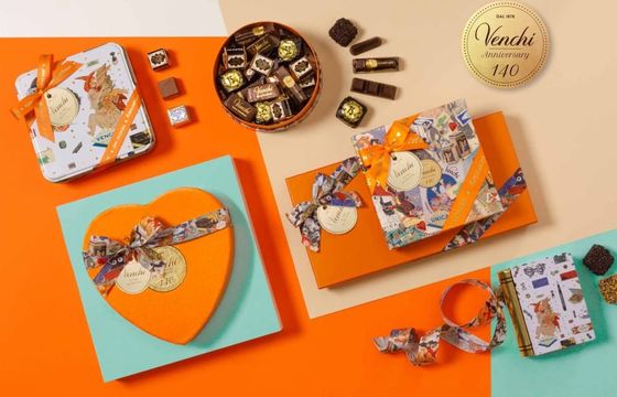 L'emballage de cadeau de chocolat du diamètre 14cm de couleur de Pantone enferme dans une boîte de poche