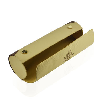 Le rouleau beige forment les boutons magnétiques de Champagne Gift Box With Two