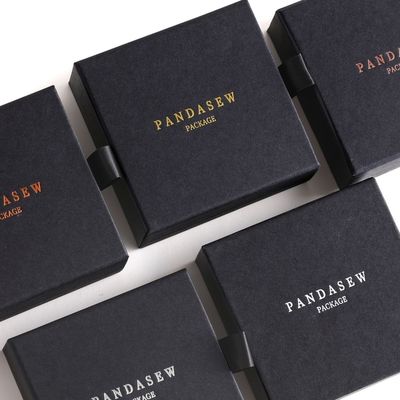 A annoncé Logo Cardboard Jewelry Packaging Box avec la poche de Microfiber