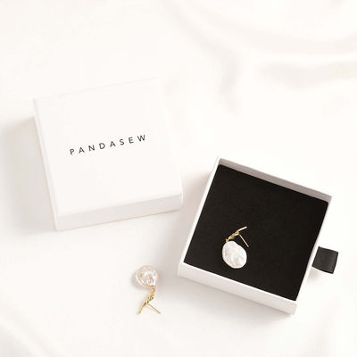 Boîte-cadeau de papier multifonctionnels de bijoux adaptés aux besoins du client pour des boucles d'oreille