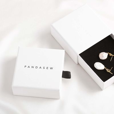 Boîte-cadeau de papier multifonctionnels de bijoux adaptés aux besoins du client pour des boucles d'oreille