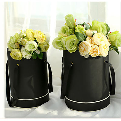 Bouquet cylindrique de boîte de chapeau noir adapté aux besoins du client avec le couvercle et la poignée